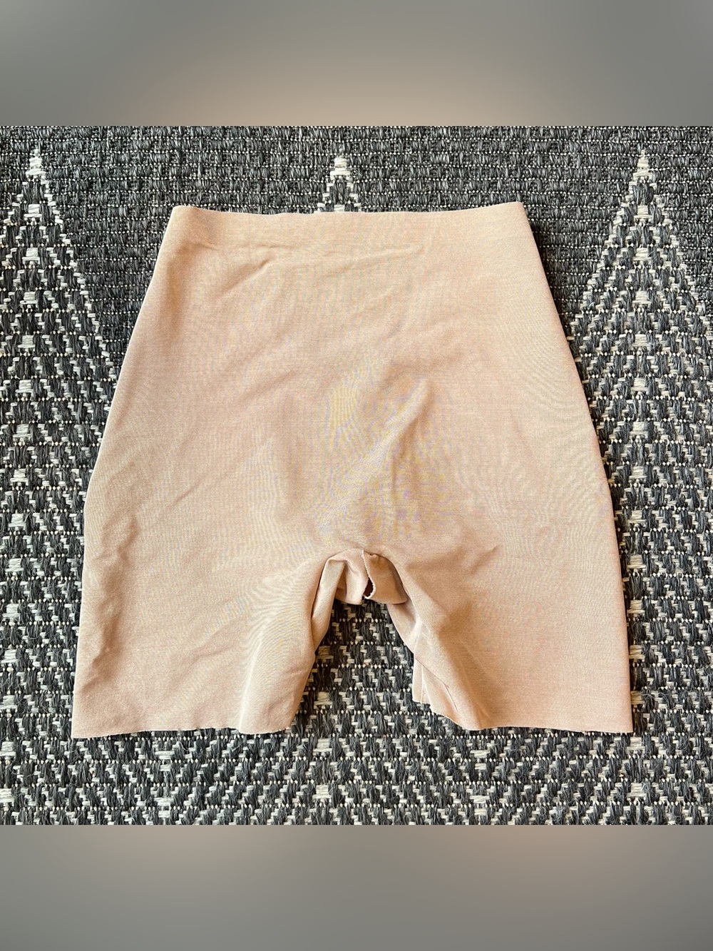 SKIMS Sheer Sculpting Mid-Thigh LOW BACK SHORT Clay Size M NEW Washed and Unworn